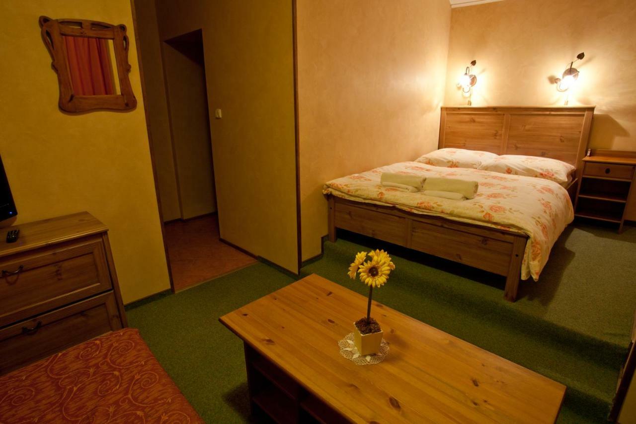 Penzion Pri Kastieli Братислава Экстерьер фото