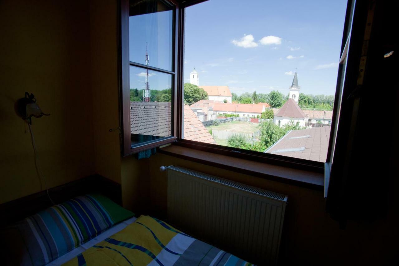 Penzion Pri Kastieli Братислава Экстерьер фото
